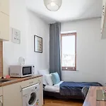 - Bright - Calm For Solo Travellers בודפשט