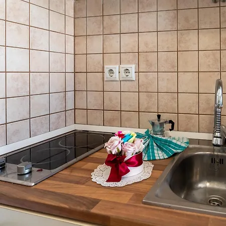 - Bright - Calm For Solo Travellers 布达佩斯