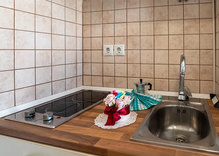 - Bright - Calm For Solo Travellers Budapest